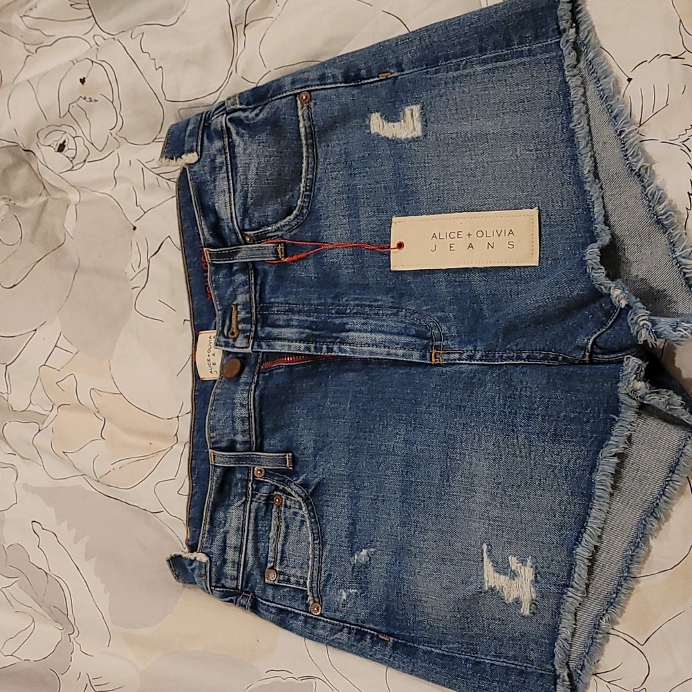 🏷 SALE - NWT Alice+Olivia "Amazing" Asymmetric-Waist Shorts